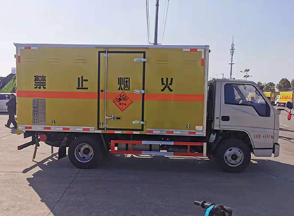 衡东爆破器材运输车技术升级与安全合规新趋势